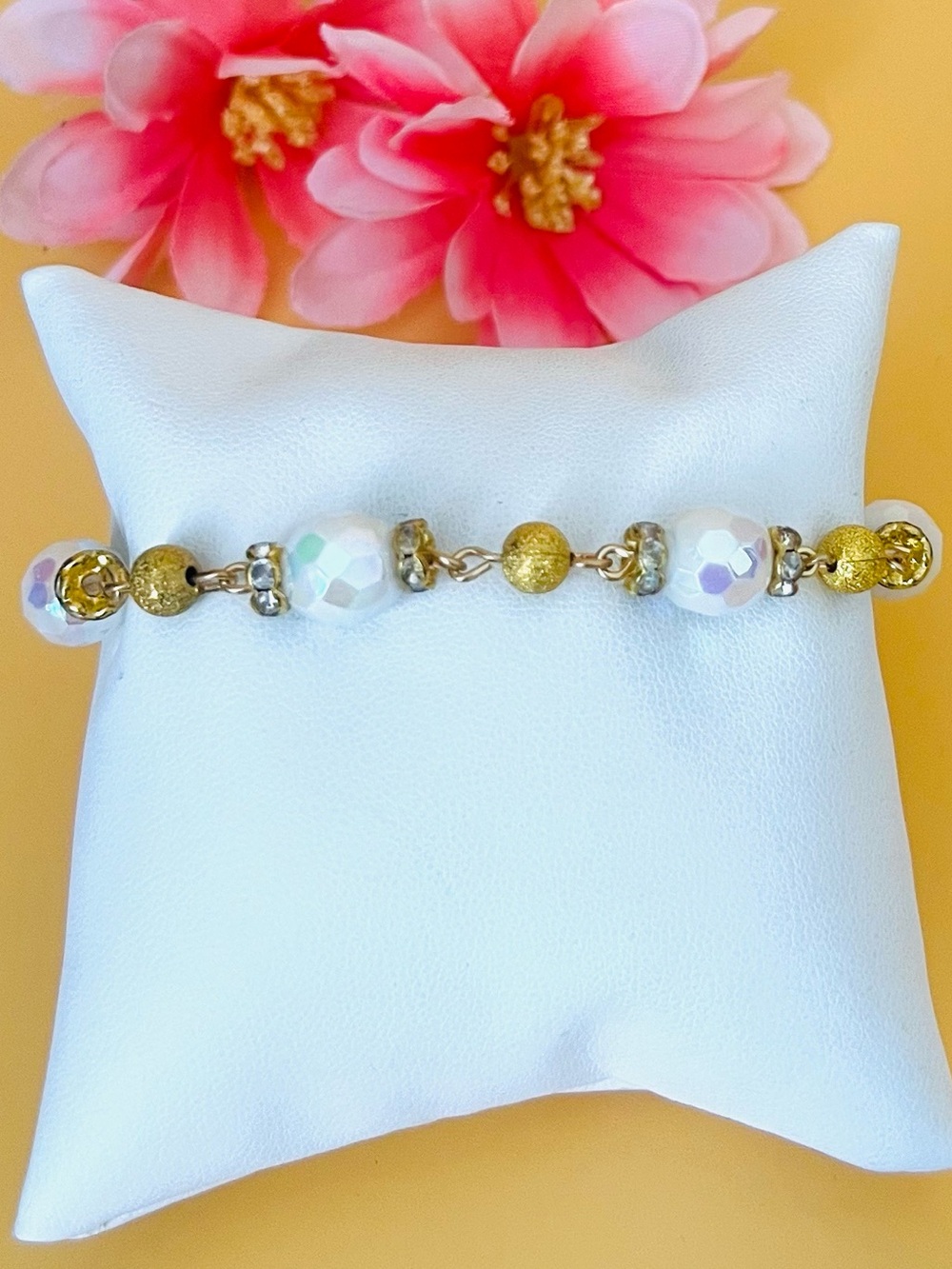 Gold plated bracelet with magnetic clasp plus white beads
